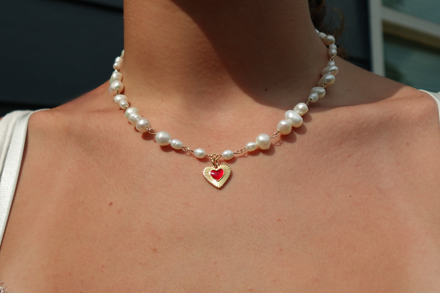 Unique pearls heart choker